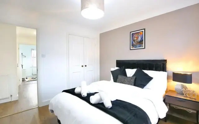 Spacious Wimbledon House Lovely Garden Parking
