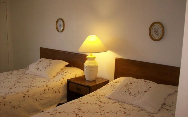 Ozark Plaza Motel & RV Park