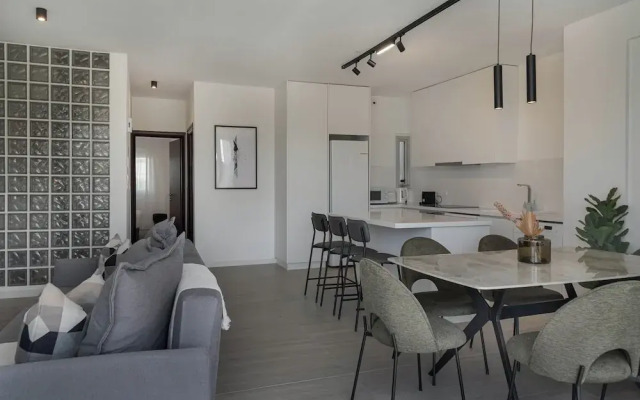 Phaedrus Living: Travertine Residences 102