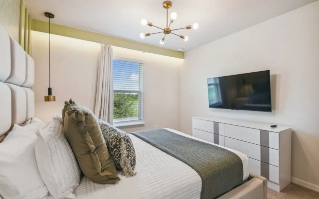 Luxury Villa w/ Pool & Disney Themes Solterra
