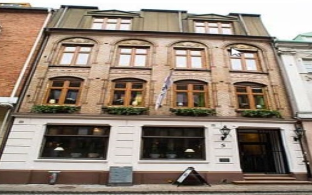 H5 Hotel вид на фасад