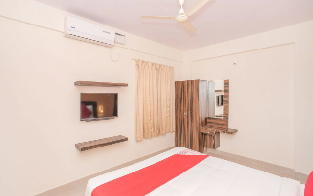OYO 10475 PMR Hotel