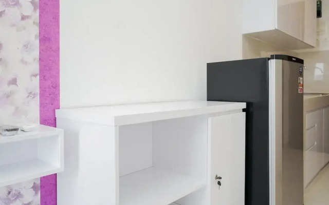 Homey Studio Apartment with Pool View at Springwood Residence