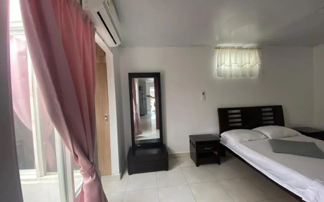 Hermoso apartamento con piscina y ascensor.