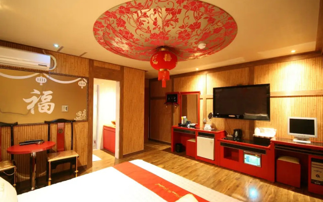 Hera Hotel
