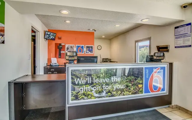 Motel 6 Stockton, CA - Charter Way West