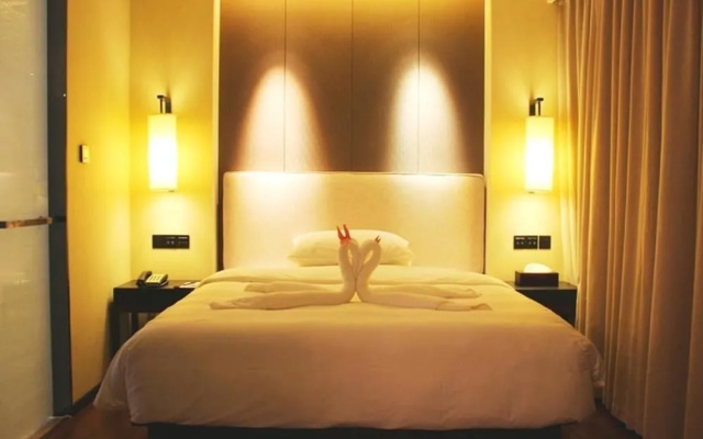 Maritime Hotel (Zhengzhou Century Amusement Park Zhongyuan Tower)