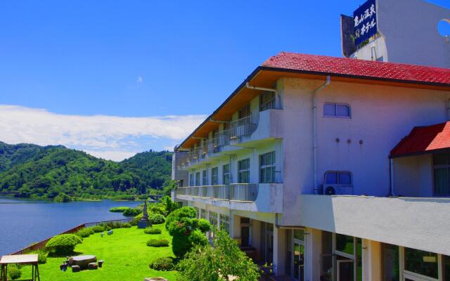 Kameyama Onsen Hotel Касаразу вид на фасад
