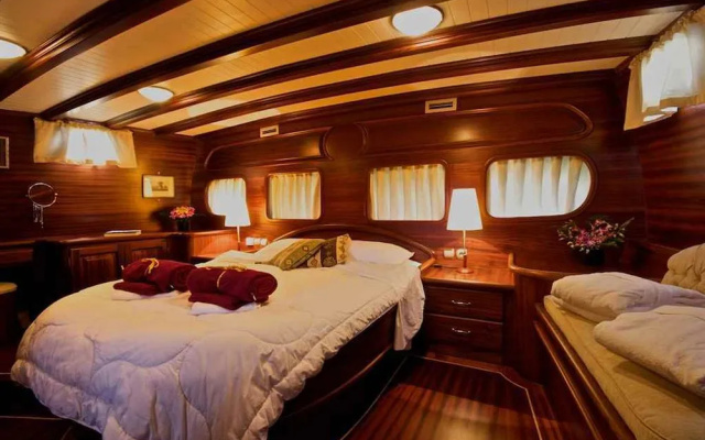 Plaghia Charter Boat&Breakfast
