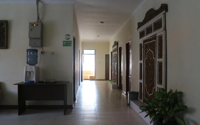 Koolkost syariah near Simpang Dago