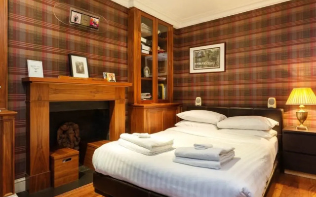 3 Bedroom South Kensington Flat