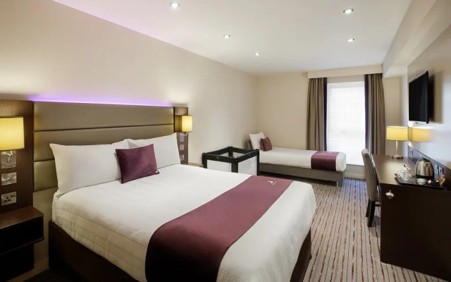 Premier Inn Glasgow Stepps - M80 J3