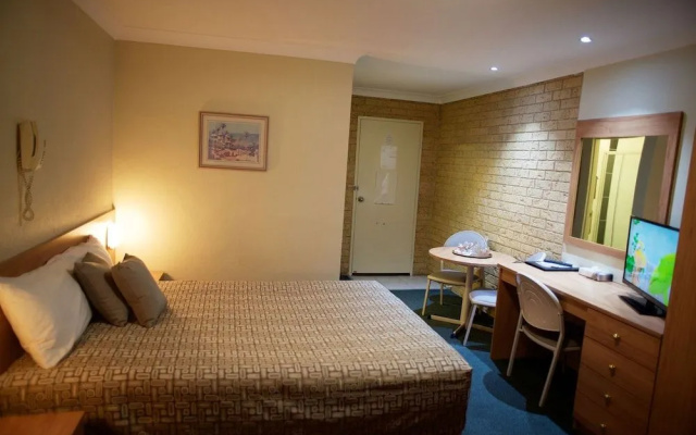 Forest Lodge Motor Inn & Restaurant