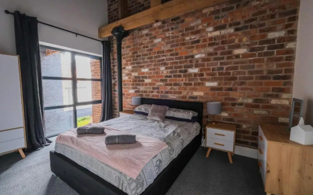 The Eden Warehouse - Green Apartment, sleeps 5