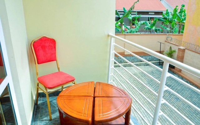 Kampala - Apartment - Sleeps 4 - Parking