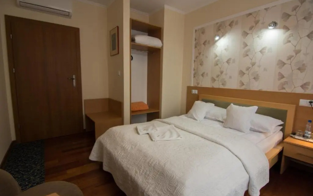 Hotel Trojka