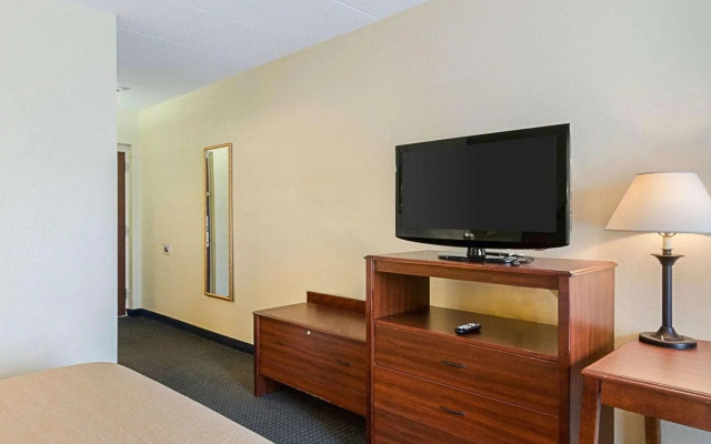 Quality Inn & Suites Worcester MA