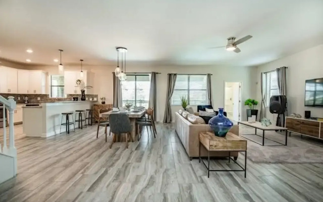 6 Bedroom 5 Bathroom Vacation Home