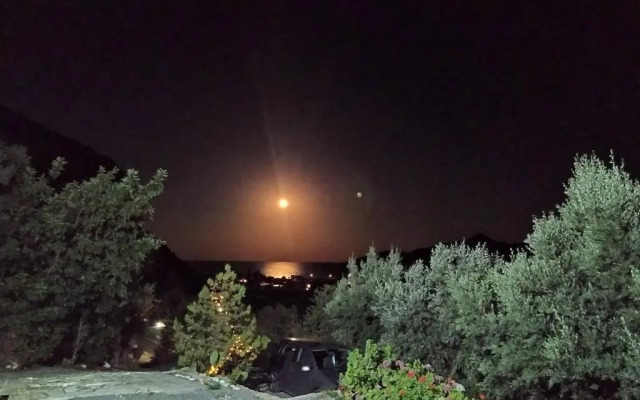 West Red Rock and View Leonidio maisonette studio