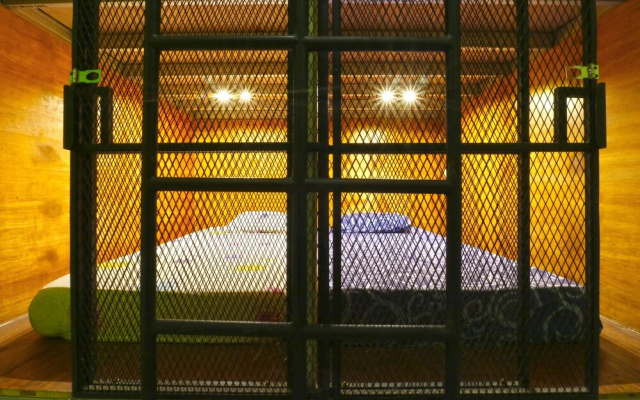 Kabin Kapsul Kayu Jati I Hostel