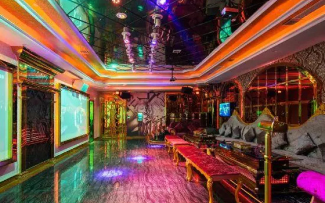 Live and Life Hotel
