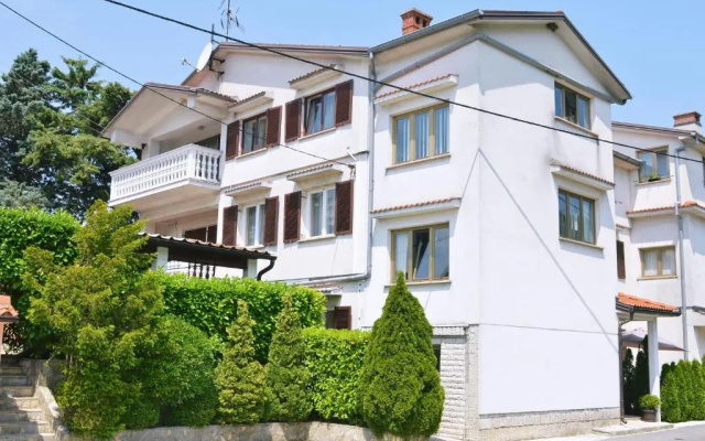 Apartments and Rooms Lago Rupa