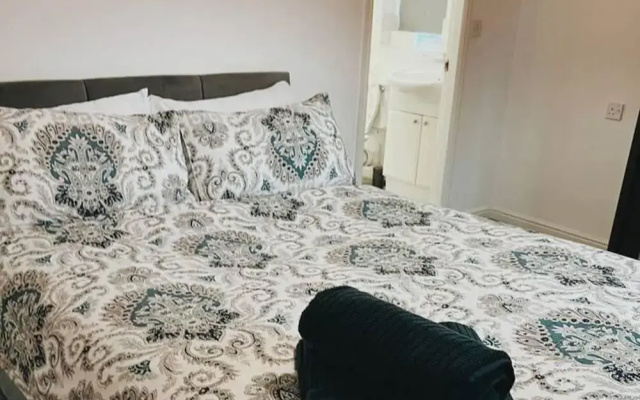 Stunning 3-bed House in Oldbury