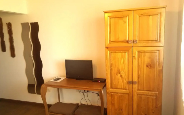 Guest House Black Lom