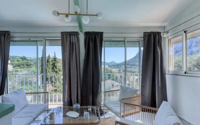 Villa in Toulon With Pool and Mont Faron Views