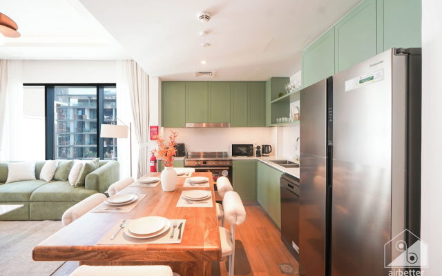 Stylish City Walk 2BR Apt Balcony Iconic Views