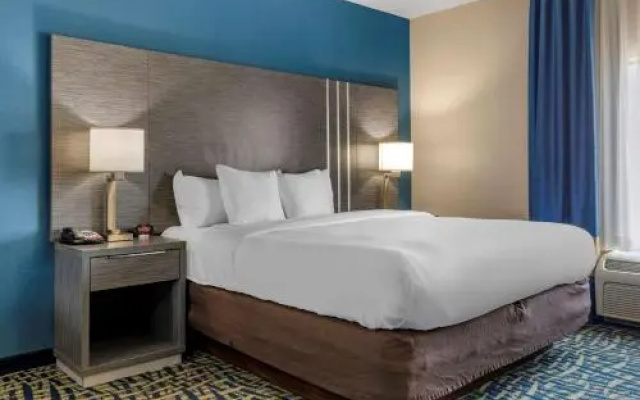 Comfort Inn & Suites