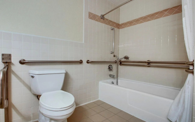 Holiday Inn Westbury - Long Island by IHG