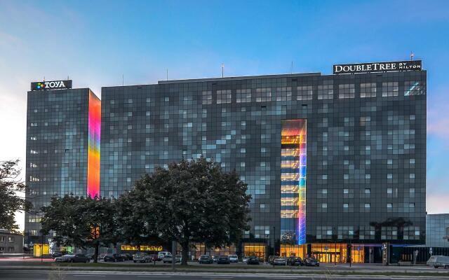 DoubleTree by Hilton Hotel Lodz вид на фасад