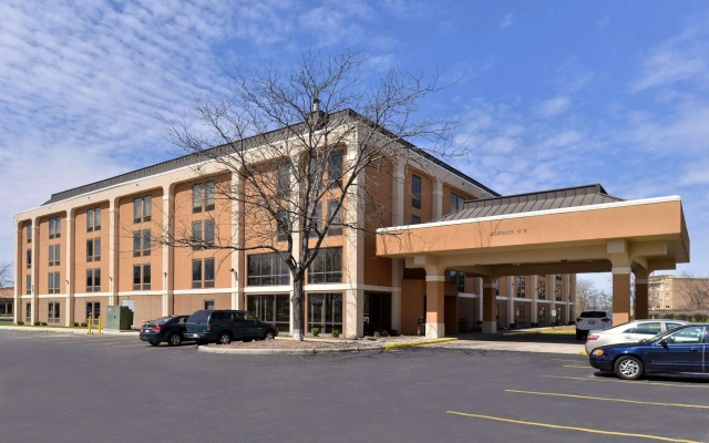 Quality Inn & Suites Matteson near I-57