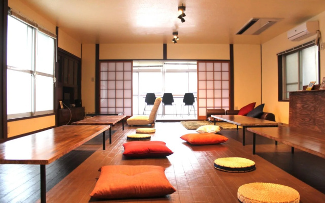 Funtoco Backpackers Namba - Hostel