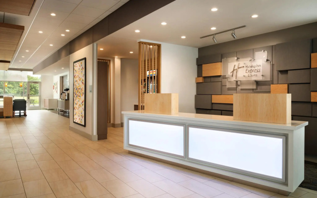Holiday Inn Express & Suites Macon North by IHG