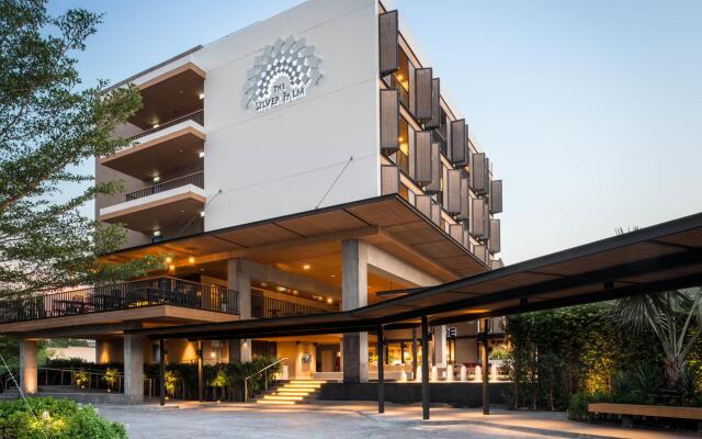 Отель The Silver Palm Rama 9 - Bangkok вид на фасад