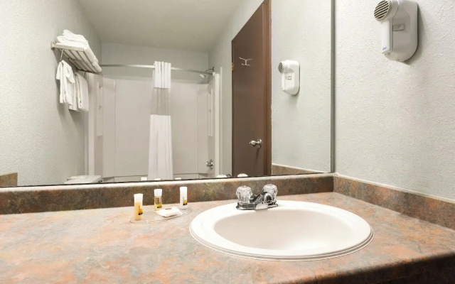 Days Inn By Wyndham High Prairie