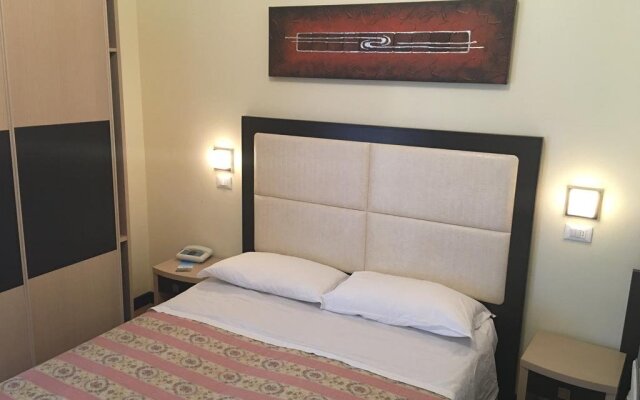 Hotel City комната для гостей