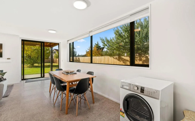Mountain Escape - Cromwell Downstairs Holiday Apartment