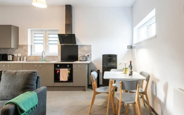 The Eldern - Spacious, Netflix, free Parking, close to A1