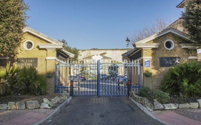 Отель Brighton Marina Apartment Великобритания, Брайтон - отзывы, цены и фото номеров - забронировать отель Brighton Marina Apartment онлайн вид на фасад