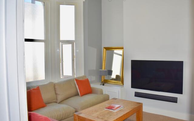 Отель 1 Bedroom Home in Central Brighton Брайтон комната для гостей