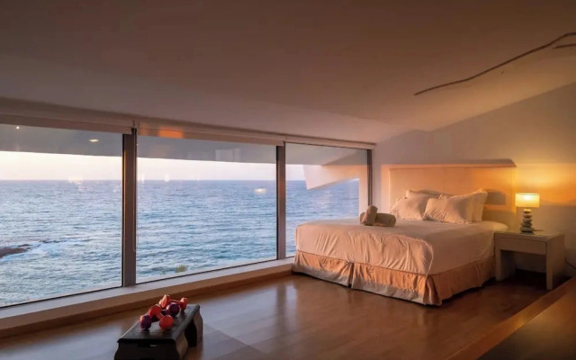 Icarus Luxury Beachfront Villa