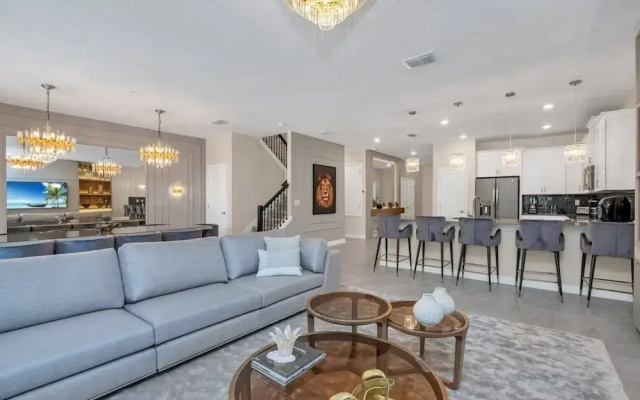 2818storey 9 Bedroom Home