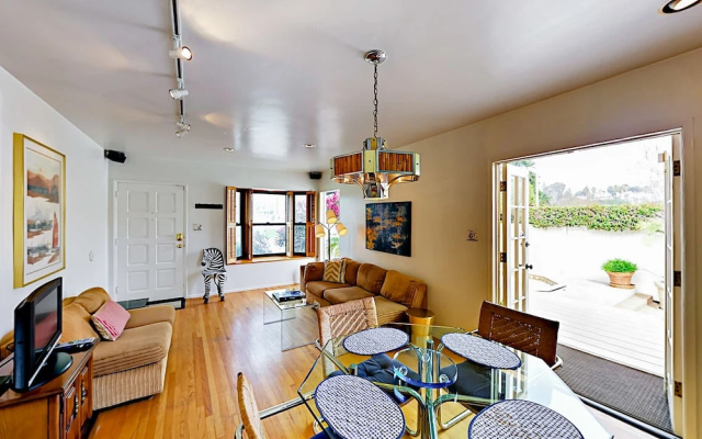 Beach Bungalow in Ventura by RedAwning