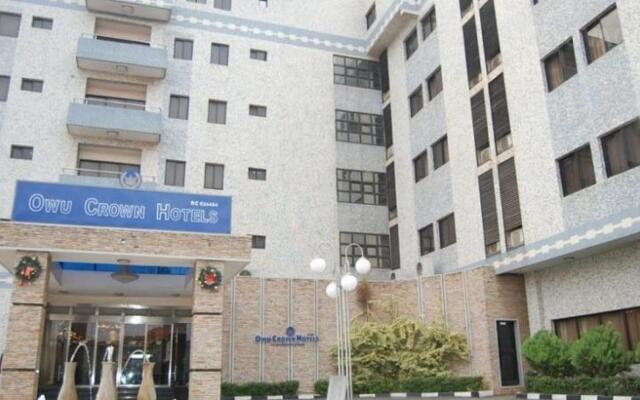 Отель Owu Crown Hotel Ibadan Нигерия, Ибадан - отзывы, цены и фото номеров - забронировать отель Owu Crown Hotel Ibadan онлайн вид на фасад