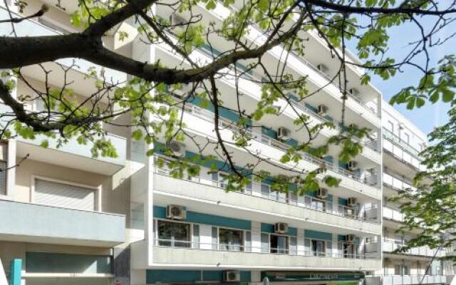 Hans Brinker Hostel Lisbon Лиссабон вид на фасад