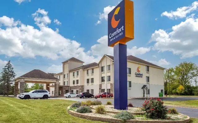 Comfort Inn and Suites North Aurora