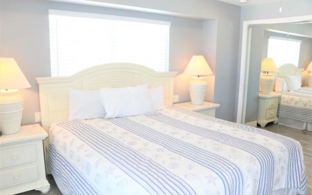 Jamaica Royale 806 - 2 Br Condo